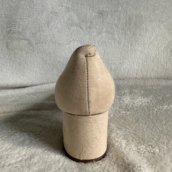 NWT Creme Suade Pointed Toe Platform Heels - Picture 6 of 7